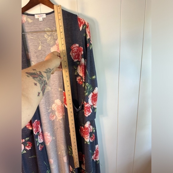 LulaRoe Women’s Navy and Pink Floral Open Cardigan Size Small - Picture 9 of 12